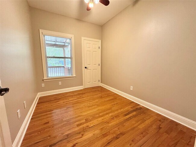 Building Photo - 1300 Crestwood Rd