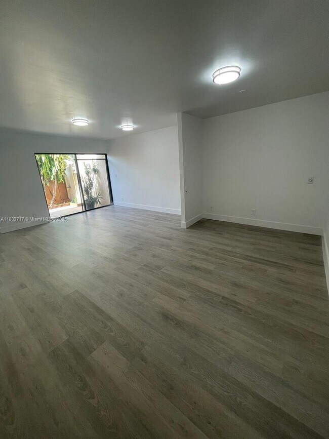 Building Photo - 4044 Sierra Terrace