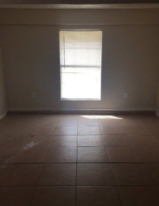 Building Photo - University