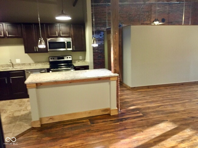 Building Photo - 501 Madison