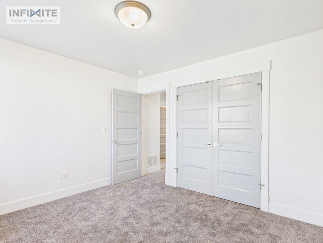 Building Photo - 3 Bedroom Condo in Bozeman