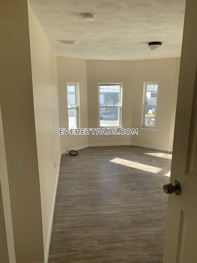 Building Photo - 95 Tremont St