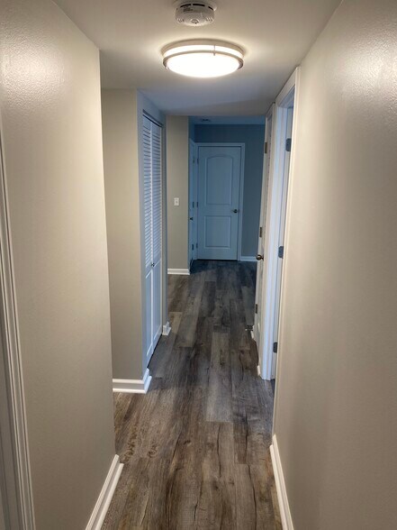 Hallway - 1085 Merrimar Cir N