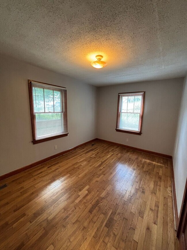 Building Photo - Newly Renovated and Accepting Section 8!!!