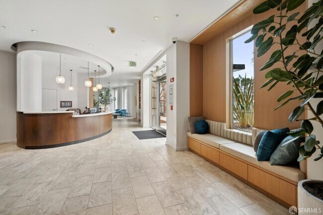 Building Photo - 88 King St