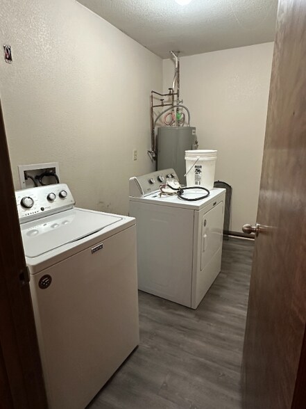 Building Photo - 4207 E Comanche Dr