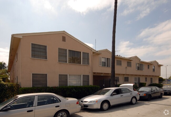 Primary Photo - 1546 S Cloverdale Ave