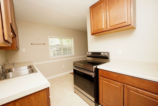 Building Photo - Duplex in Central Niceville