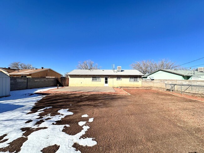 Building Photo - 3BD/1BA Home with Newly Remodeled Kitchen