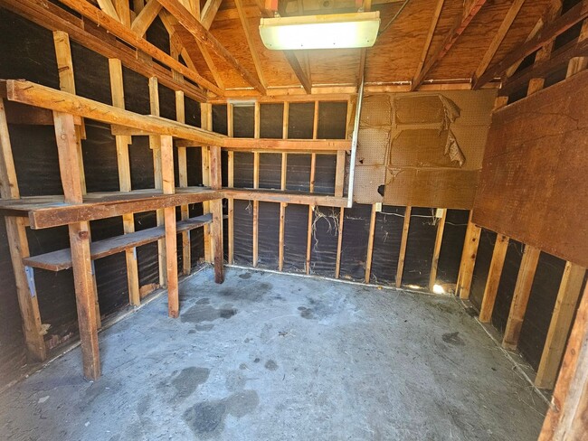 Building Photo - 2 Bedroom 1 Bathroom Home for Rent in Corning!