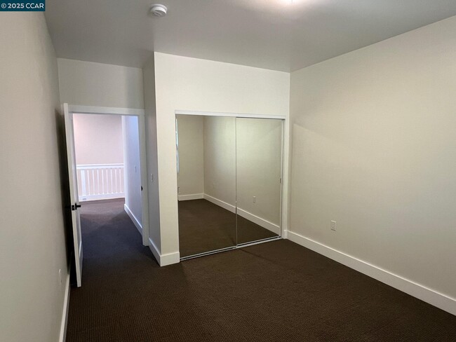 Building Photo - 6 Linda Vista