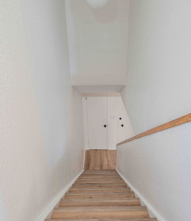 Building Photo - SPACIOUS 2 Bed Townhouse in Garden Grove