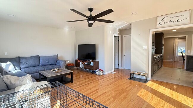Building Photo - 132 Tiller Ave