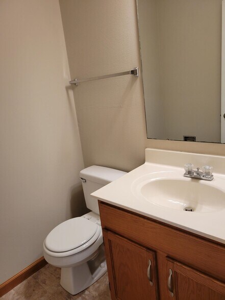 Building Photo - 205 Sandridge Dr