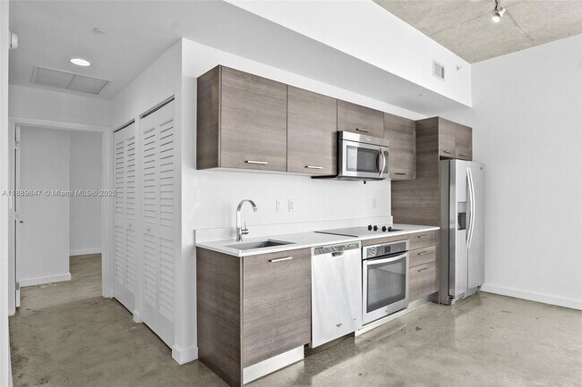 Building Photo - 151 SE 1st St