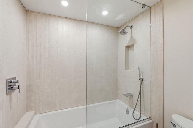 Building Photo - 6819 E Paradise Pkwy