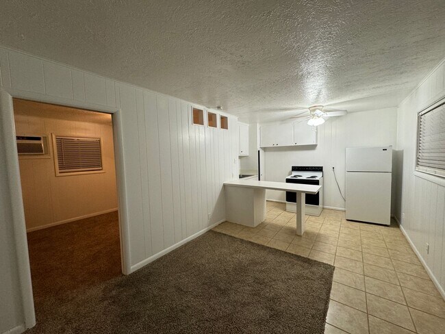 Building Photo - Spartanly Furnished Apartment 5 Miles to S...
