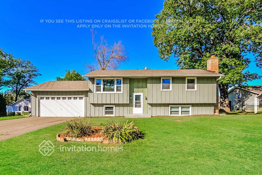 Primary Photo - 707 S Shore Dr