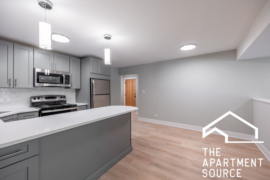 Building Photo - 1214 N La Salle Dr