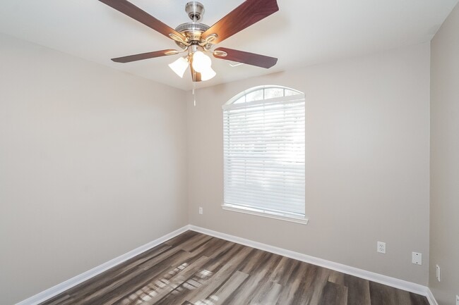 Building Photo - 6723 River Rd