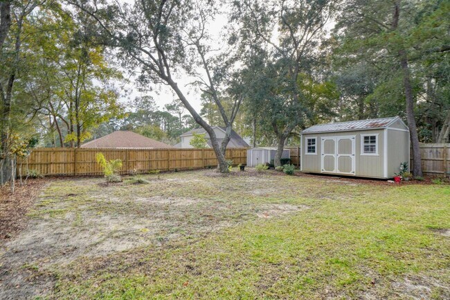 Building Photo - Updated 3 Bedroom in Central Location!