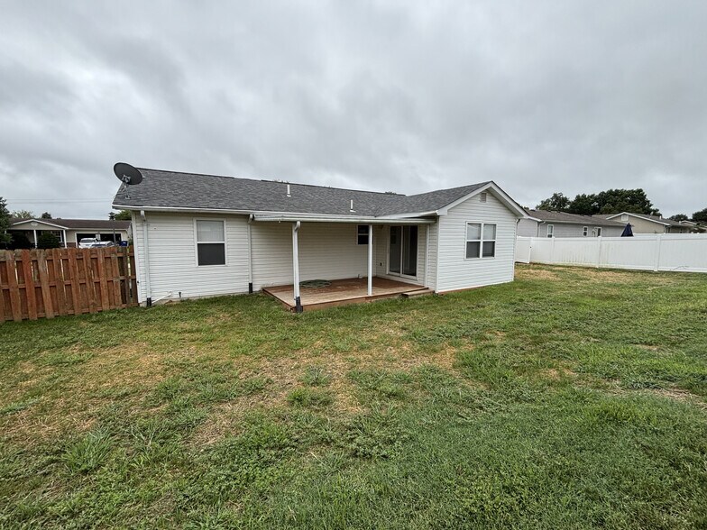 Building Photo - 271 Shellbark Dr