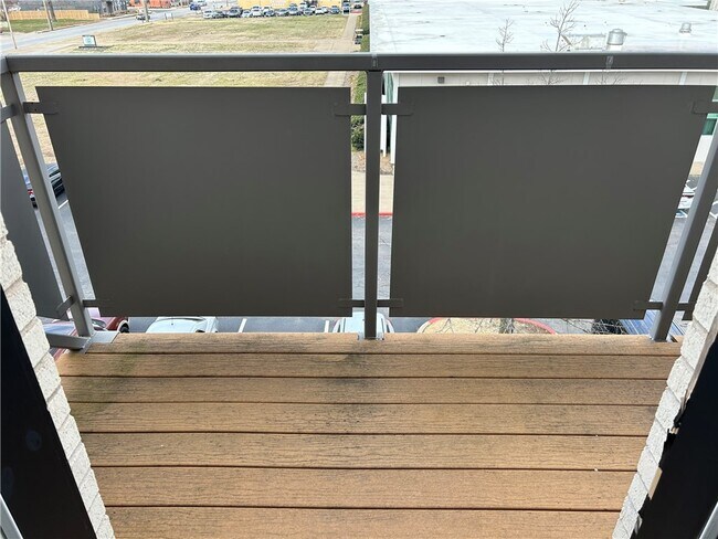 Building Photo - 726 E Emma Ave