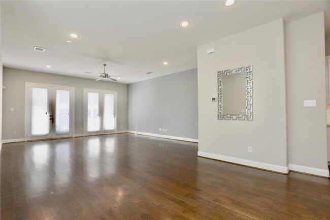 Building Photo - 1227 W 19th St