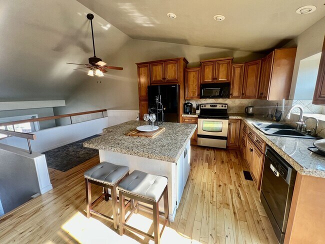 Building Photo - Gorgeous 4 Bedroom Home in Briargate!