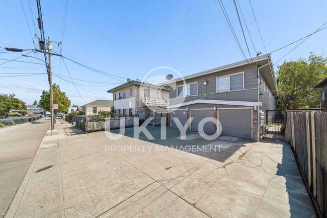 Building Photo - 3007 Nicol Ave