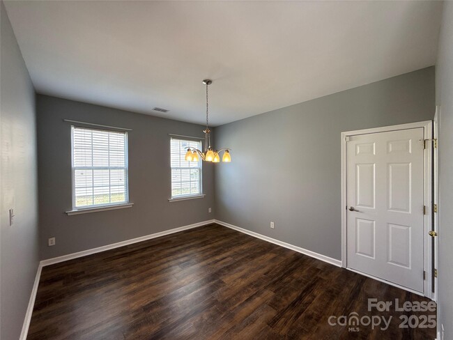 Building Photo - 4819 Abercromby St