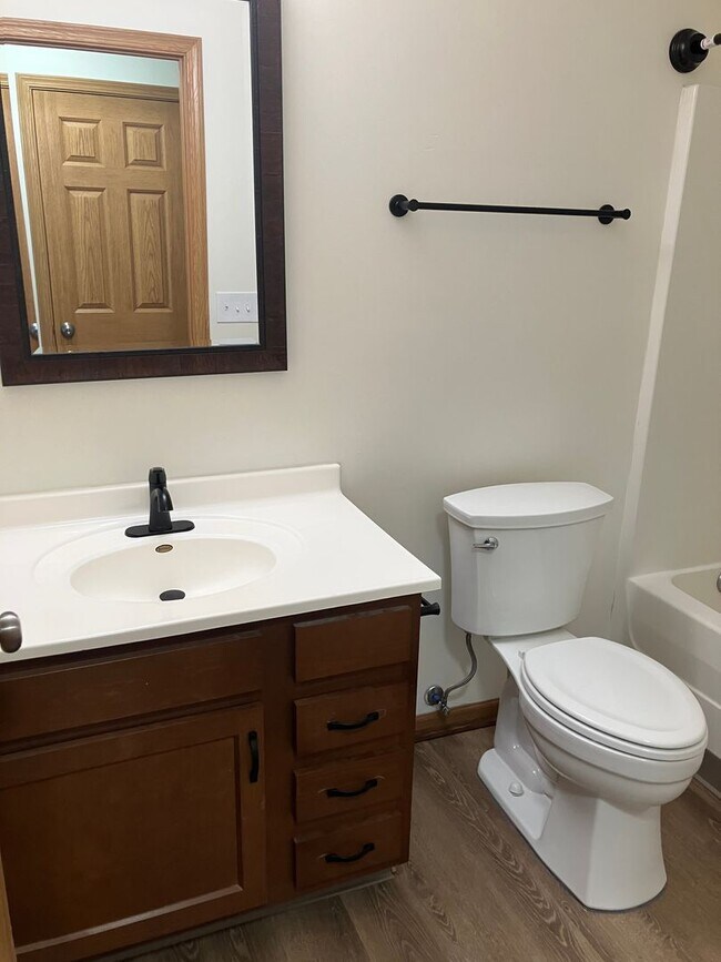 Building Photo - One bedroom apartment with attached one-car garage!