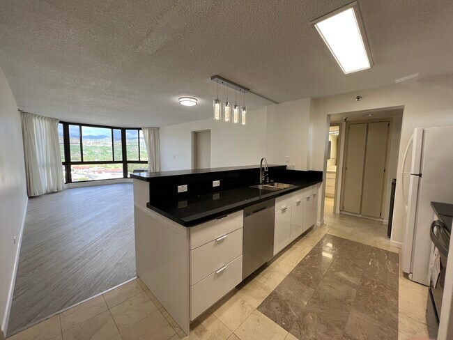 Building Photo - 5070 Likini St