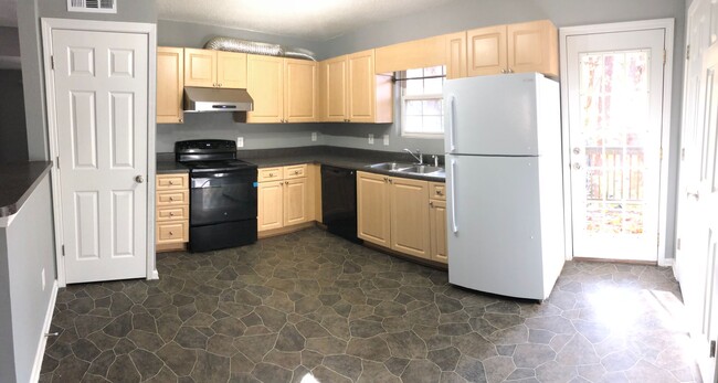 Building Photo - 2Bedroom/1Bath Condo For Lease - Doraville...