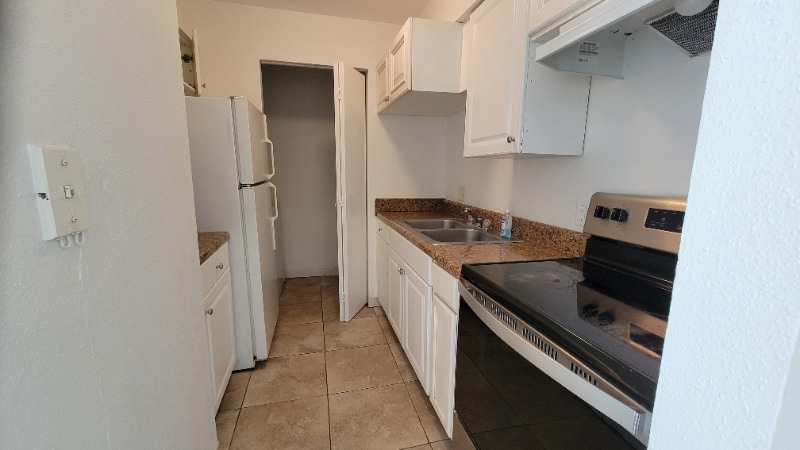 Building Photo - 2937 Winkler Ave