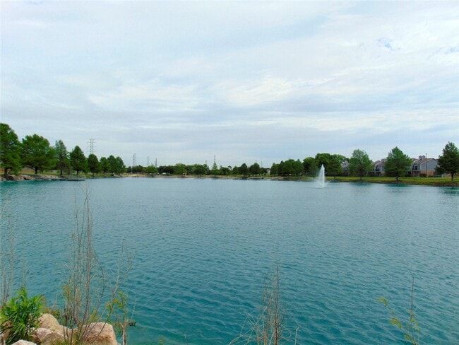 Building Photo - 1739 Lakewinds Dr