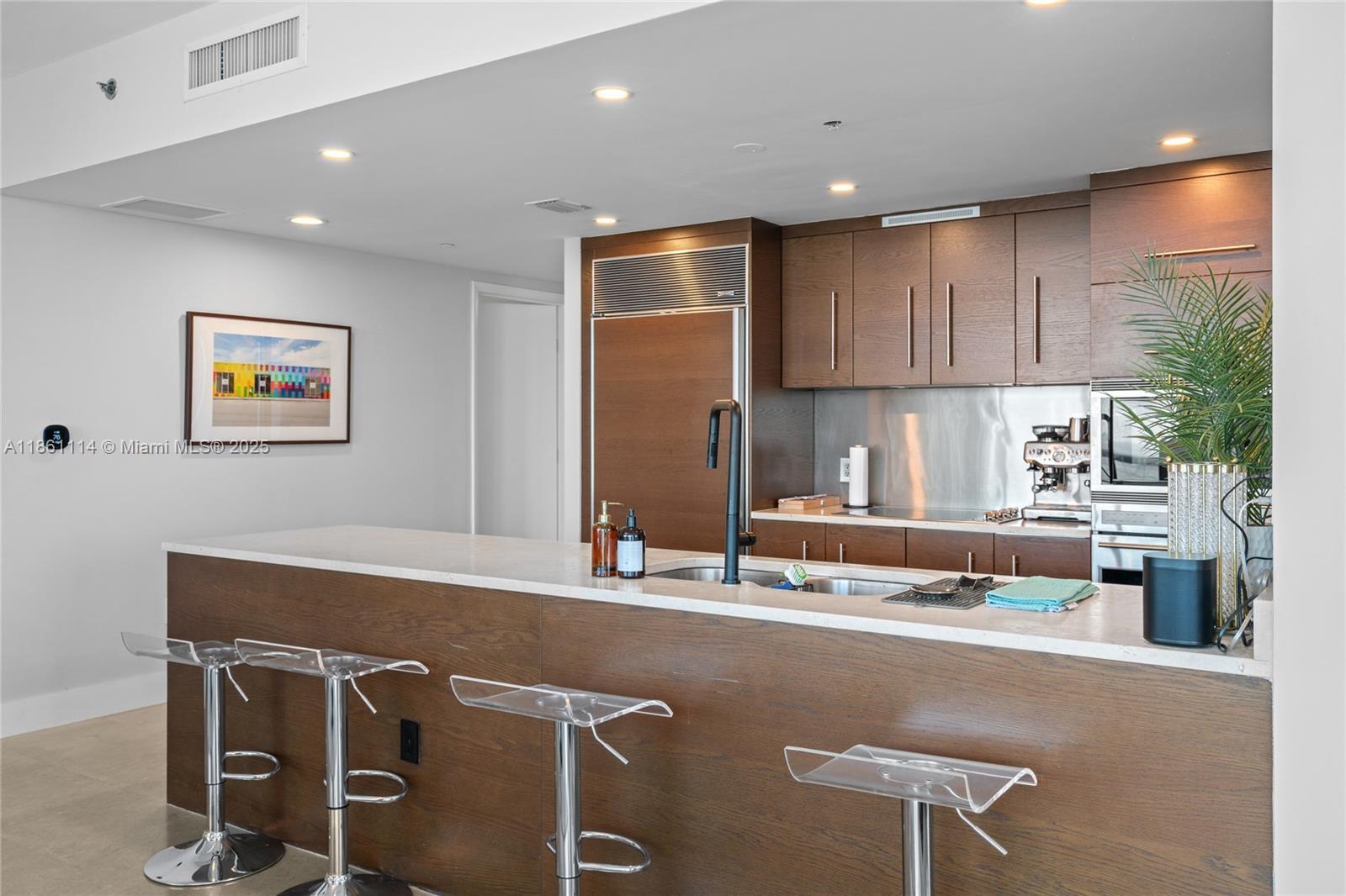 Building Photo - 465 Brickell Ave