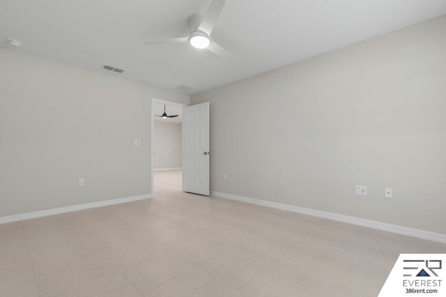 Building Photo - Brand New, fully fenced on a quiet cul-de-sac