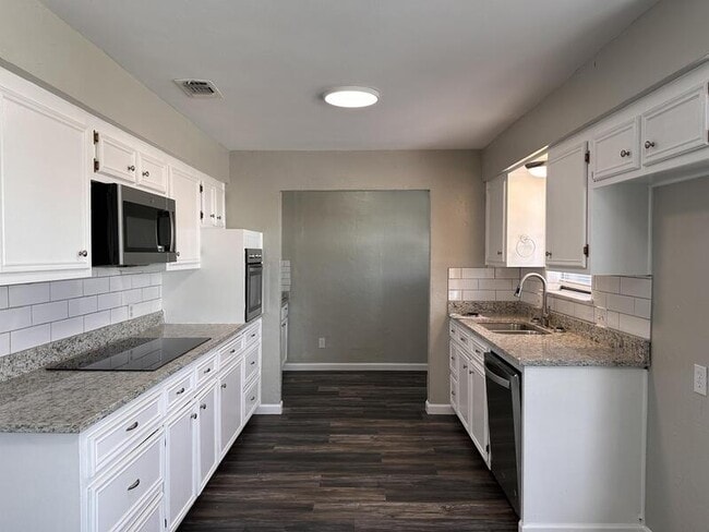 Building Photo - 503 Egret Ln