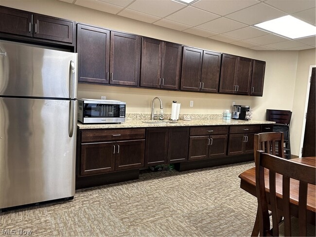 Building Photo - 558 Colony Park Dr