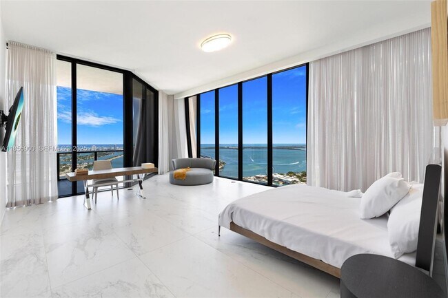 Building Photo - 1000 Biscayne Blvd