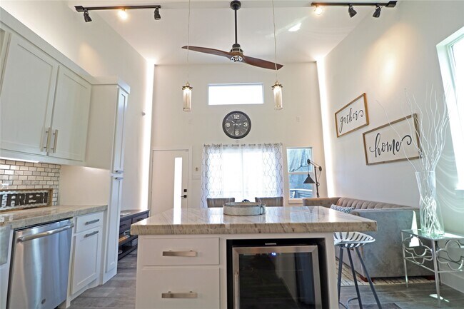 Building Photo - 2310 McDuffie St