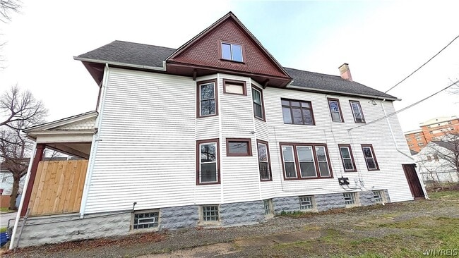 Building Photo - 26 Madison St