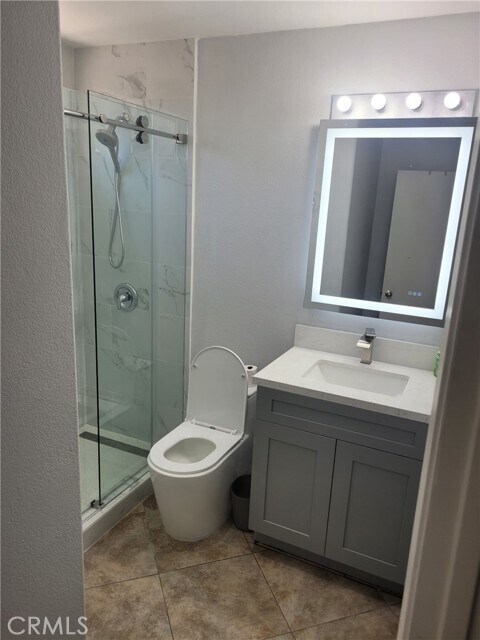 Building Photo - 18885 Oakview Way