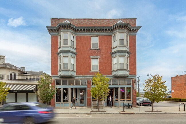 Building Photo - 79 Parsons Ave