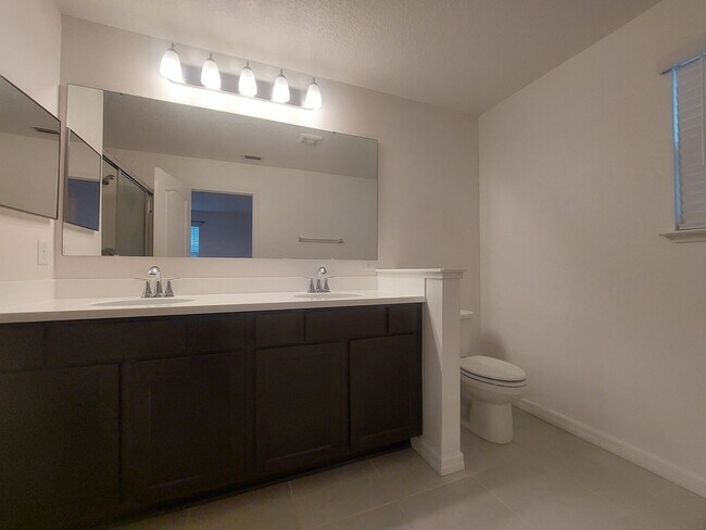 Building Photo - Beautiful 3 Bedroom 2 1/2 Bathroom House i...