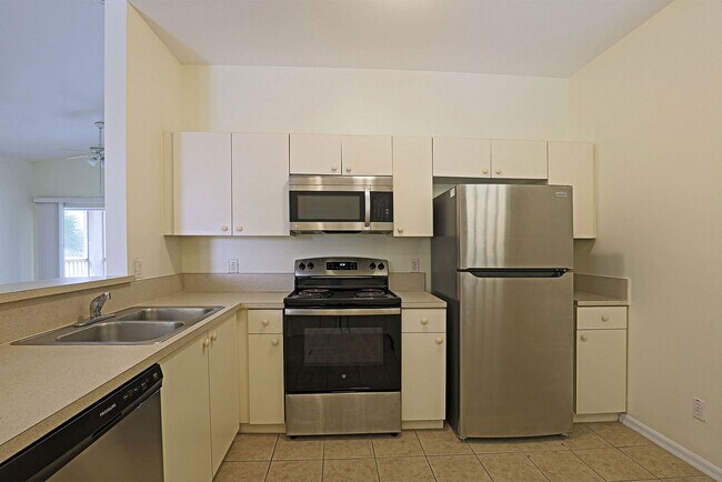 Building Photo - Bellasol 4117-121