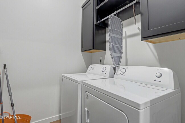 Building Photo - 244 Farnborough St