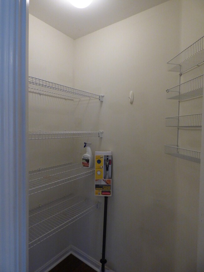 Building Photo - LOVELY HOME in Hamburg; Renovated, Garage, Many Upgrades!