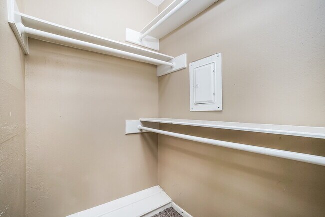 Building Photo - 13010 Ravensway Dr